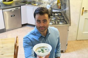 تهیه سس ارده برای فلافل و شورما، مقوی و سالم یکی از سس های معروف دنیا است